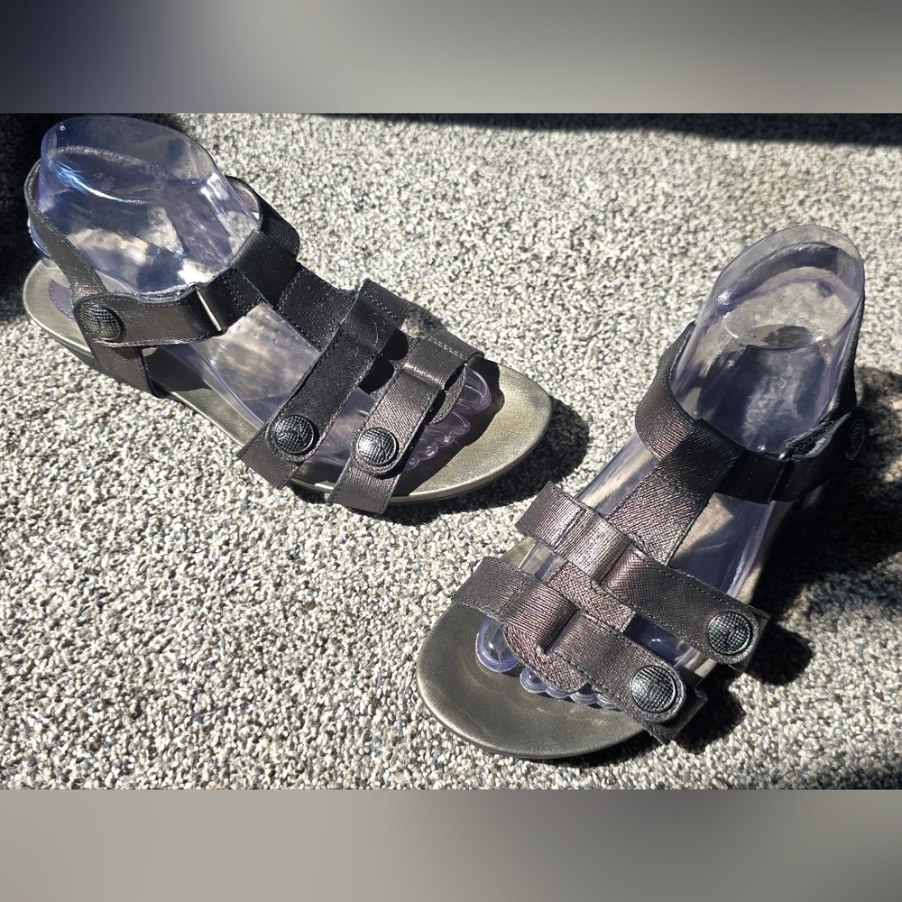 Aravon Rockport Standon T Bar Metallic Size 8 Sandals CH0417 Adjustable - Picture 2 of 11